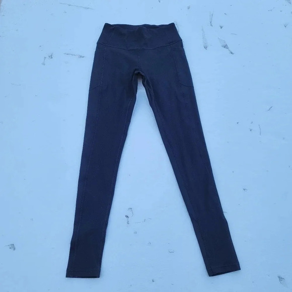 VICTORIA'S SECRET Black LEGGINGS YOGA PANTS Stretch Gold Logo sz 4 - Picture 1 of 8